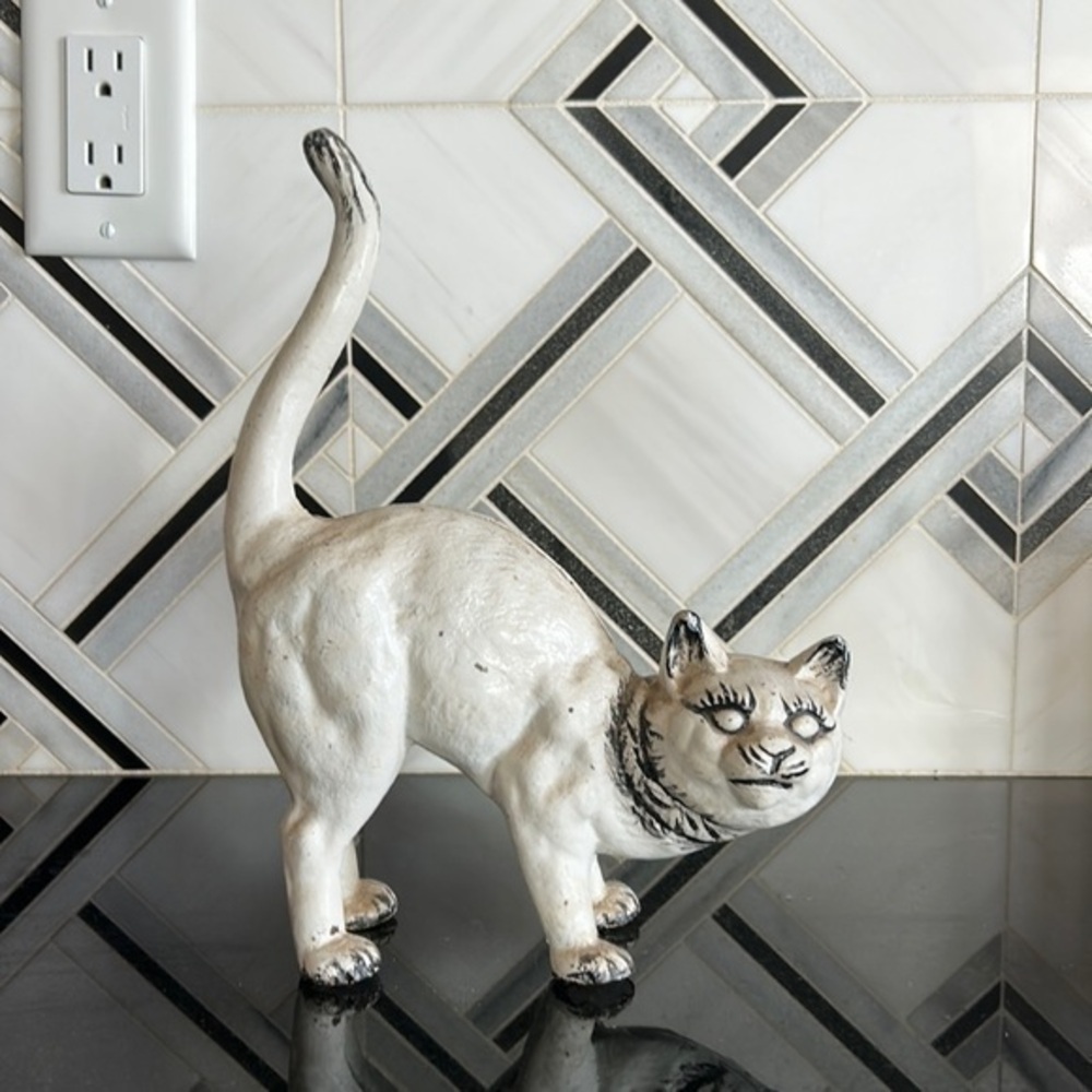 Cast Iron standing cat Doorstop by Hubley c. 1910-1940 antique
